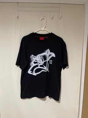 NWT Hugo Boss Men's Dablumo White Flowe T-Shirt, Black - Size Medium